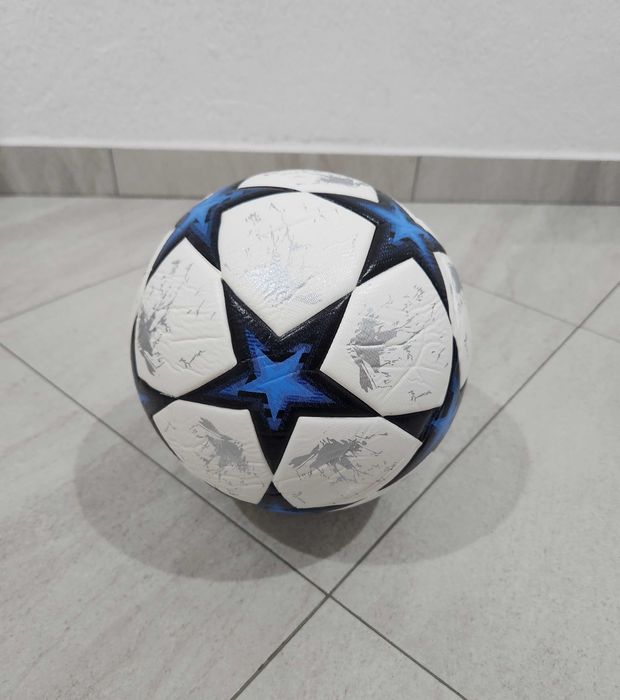 Детско - юношески футболни топки на отбори: Реал, челси, милан