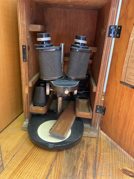 Професионален микроскоп