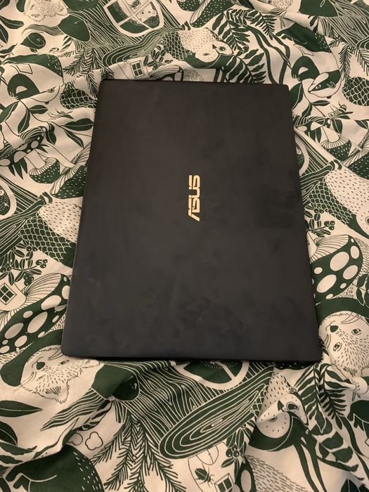 Vând laptop ASUS ZenBook Pro 14