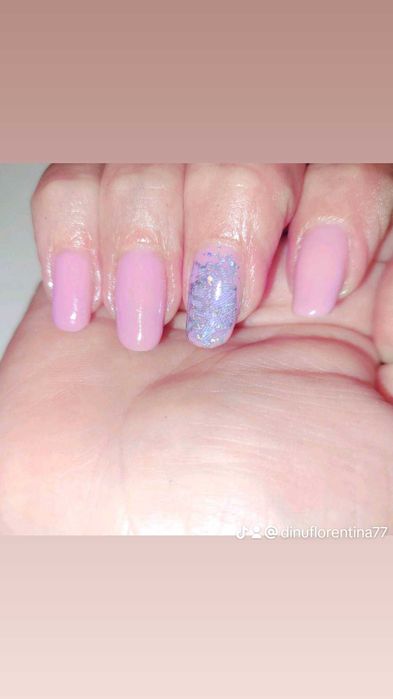 Realizez manichiura / pedichiura cu gel si semi