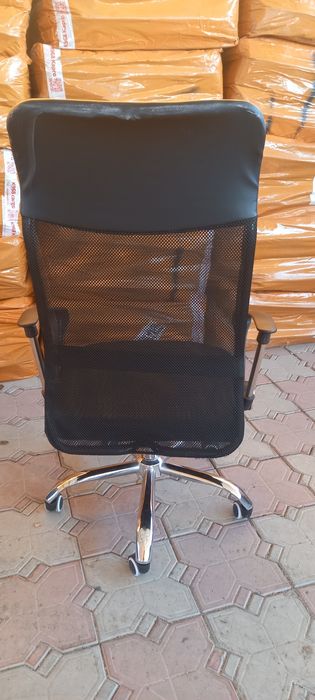 Продам новый офисные кресло.