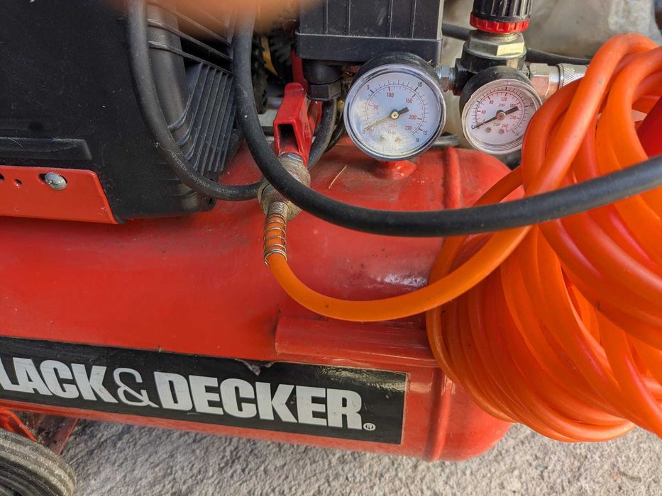 Compresor aer Black & Decker 25l cu ulei