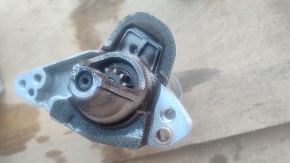 Vând piese auto electrmotor