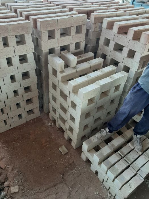 Бөтен заттармен топтық секс