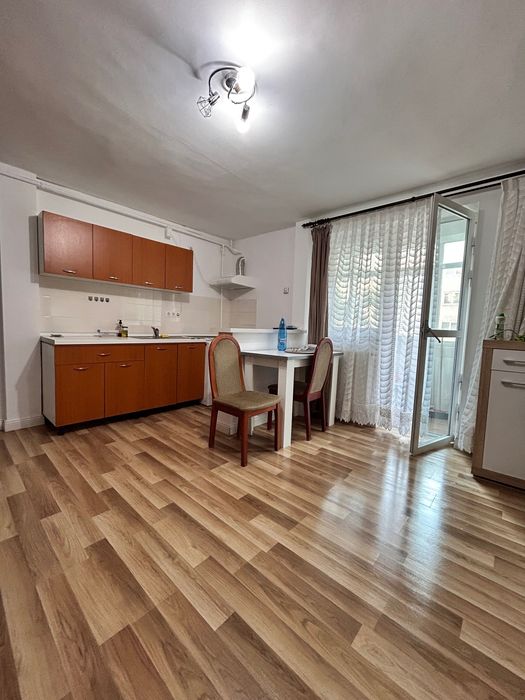 Închiriez apartament