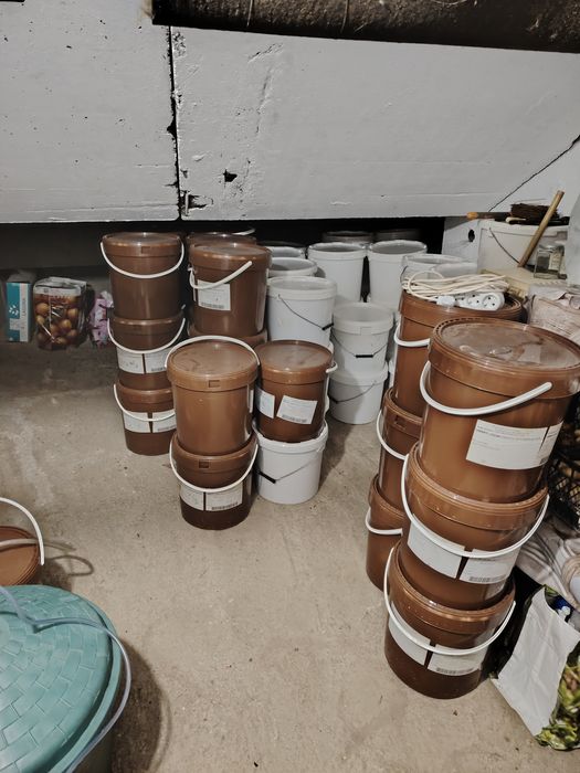 Vând miere  de mană  și rapiță