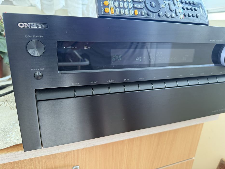 Onkyo TX-NR828 Bluetooth Wi-Fi
