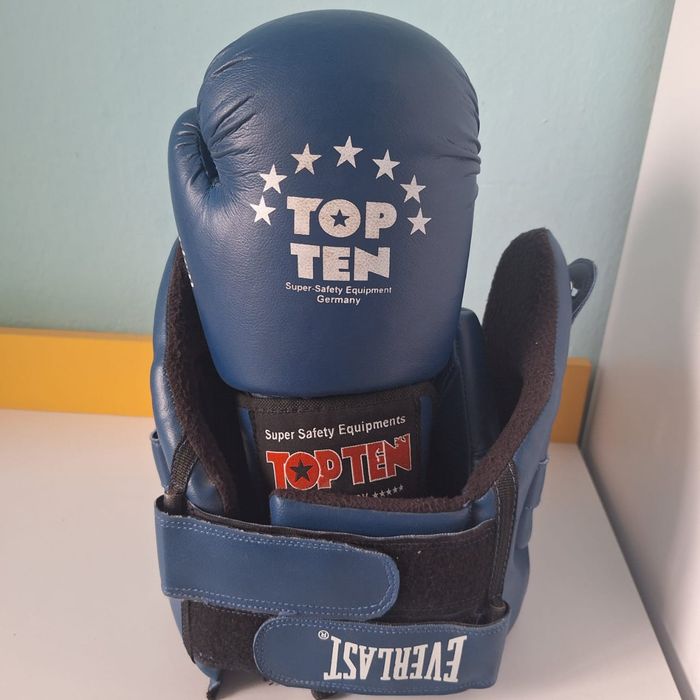 Бокс перчатки,шлем и бинты