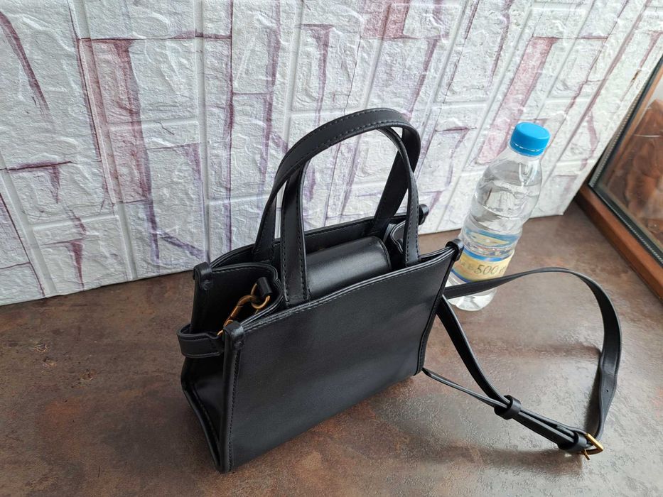 Дамска чанта,малка черна чантичка Guess