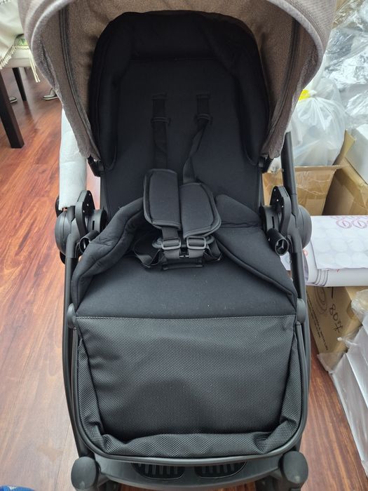 Детская коляска со всеми удобствами