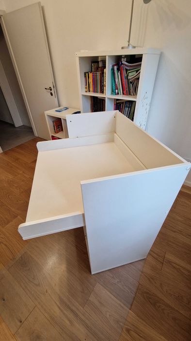 Masa de infasat/ birou copil Ikea