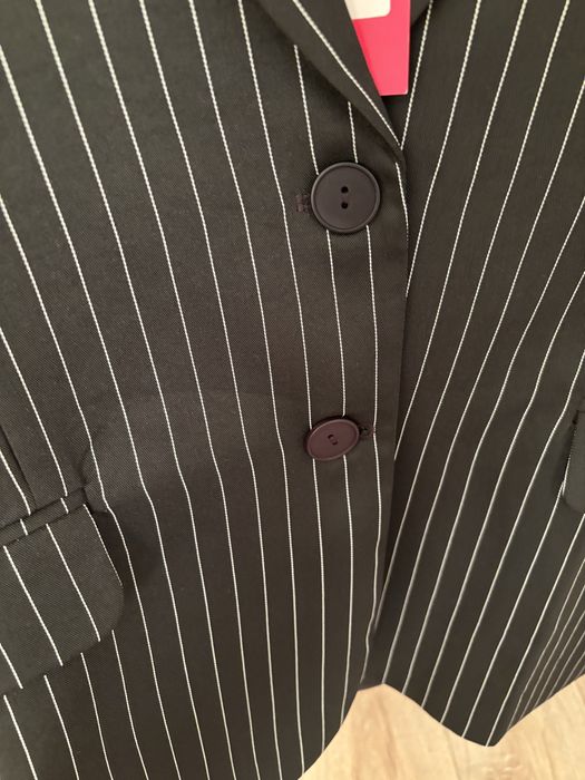 Черный пиджак в полоску