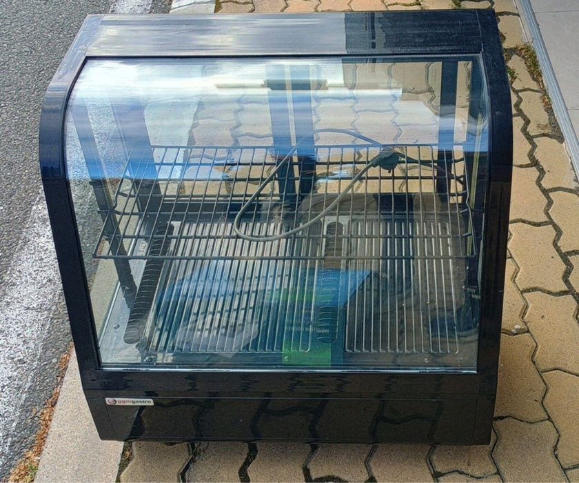 Сладкарска витрина