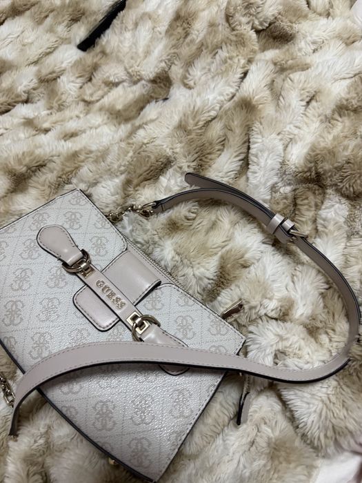 Оригинална чанта GUESS