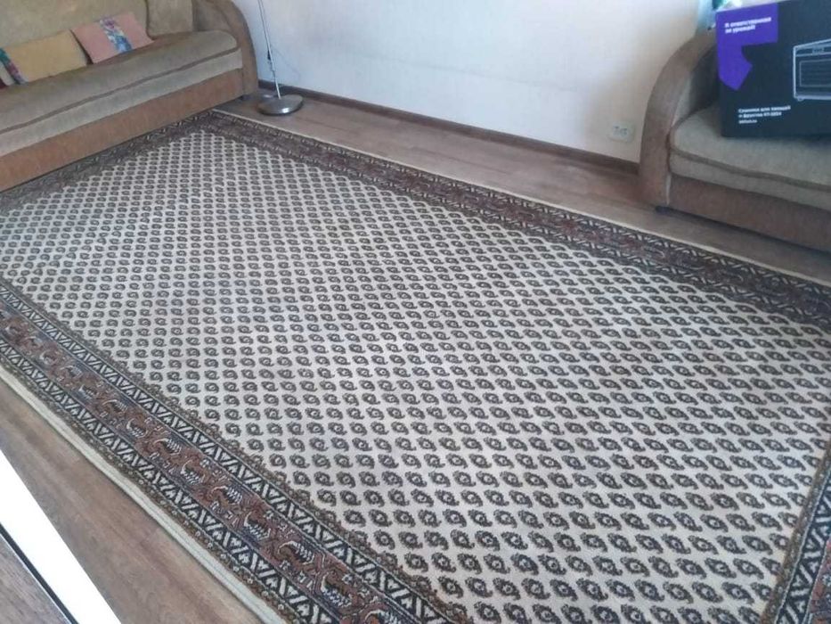 Продам шерстяной ковёр, размер 4*2 метра