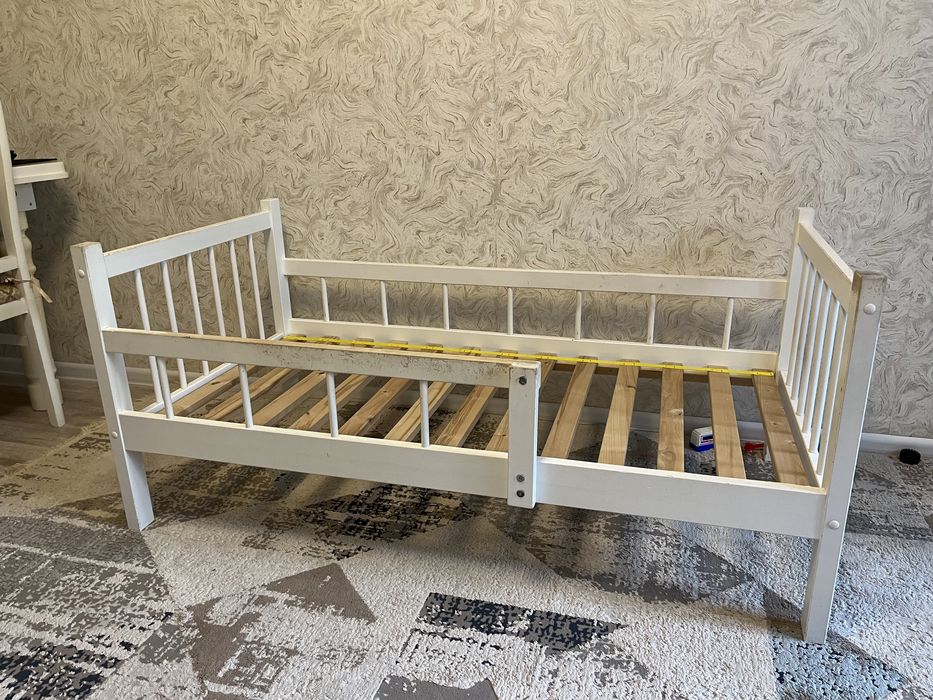 Кроватка детская из дерева
