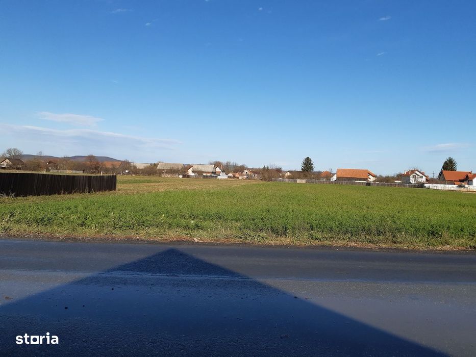 Vand teren intravilan construibil bine pozitionat in Lunca Calnicului