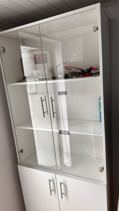 шкаф витрина стекляный