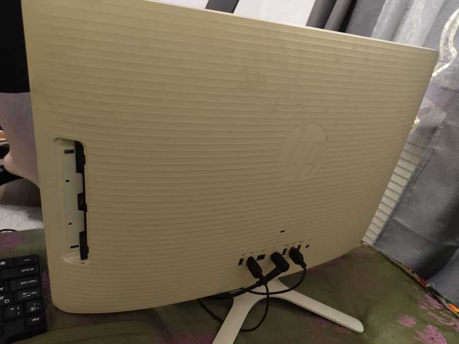 Моноблок HP 21.5 " /4gb/ssd 120gb/