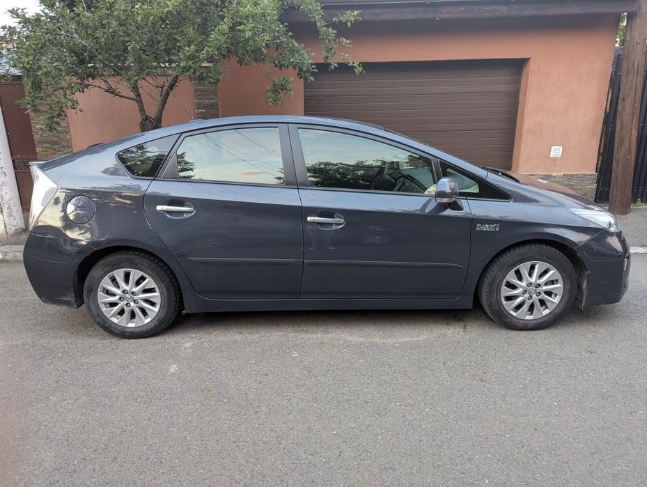 Toyota prius plug-in hybrid