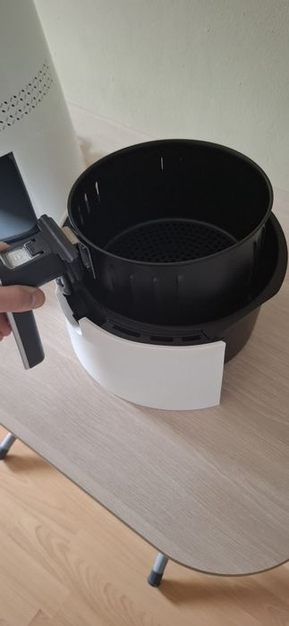 Friteuză cu aer cald Heinner AirFryer HAF-1300WH – ca nouă,