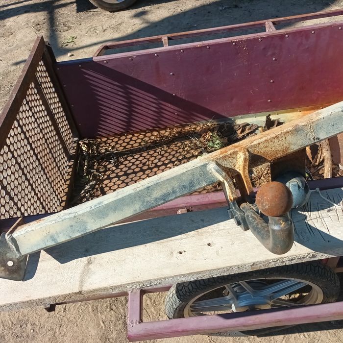 Vând cui de remorcare pentru logan