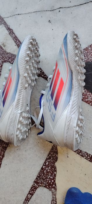 Бутонки Adidas и Nike