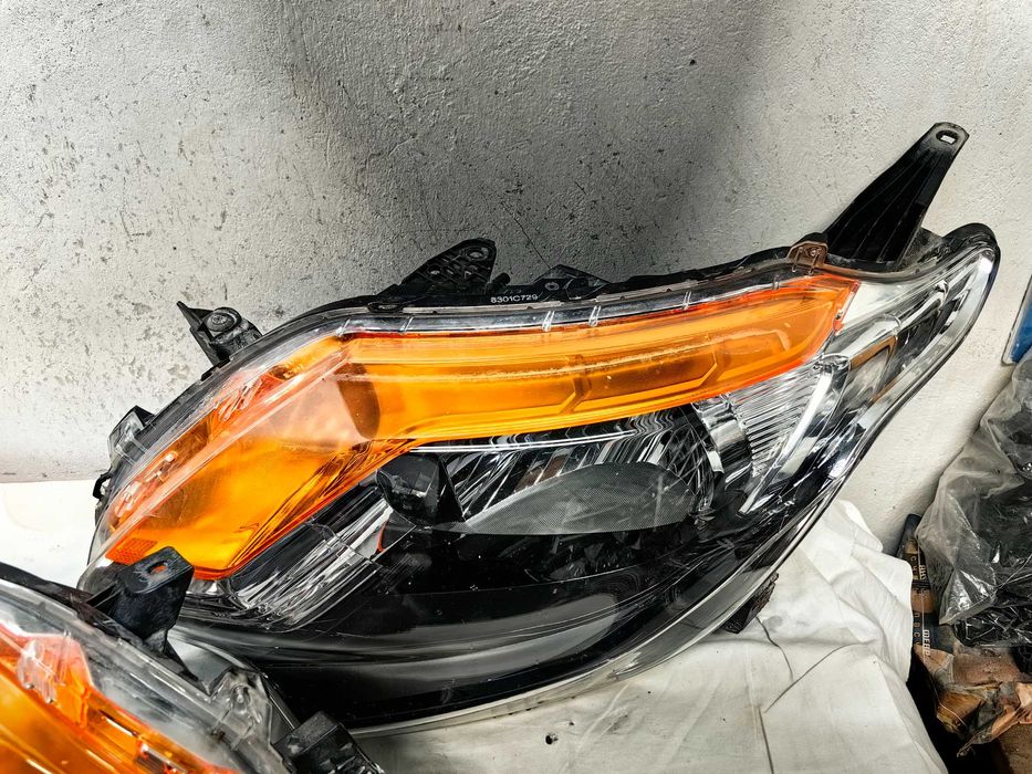 Оригинални фарове Mitsubishi L200