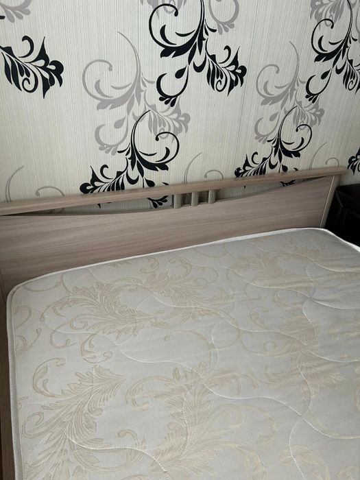 Продам кровать с матрасом