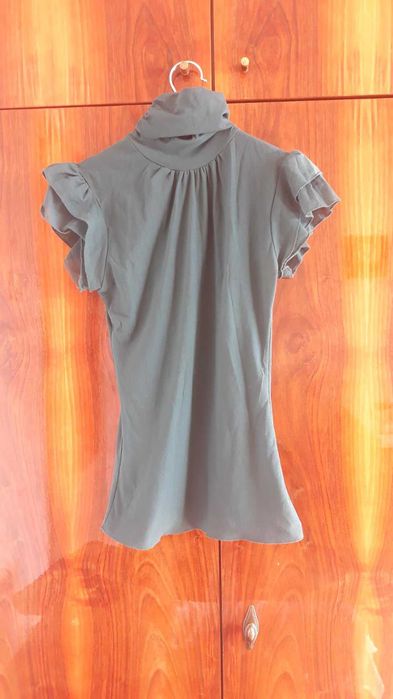 Блуза с къс ръкав