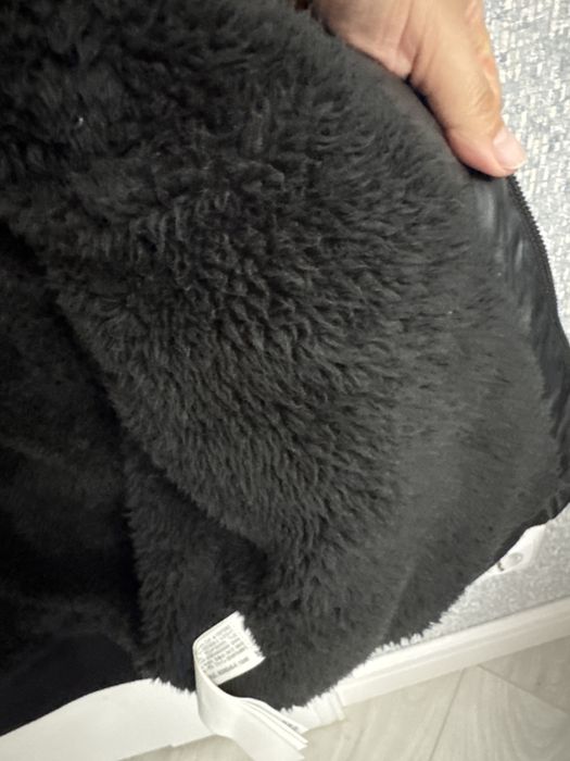 Продам детскую куртку zara