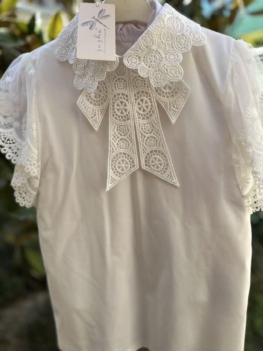 Белая школьная блузка