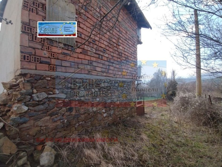 Къща в с. Зелениград 75 м² и двор 390 м²