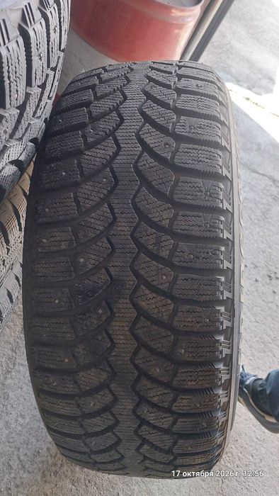 Шины зимние,шипованные,Bridgestone Blizzak