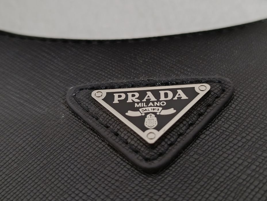 Продам сумочку прада