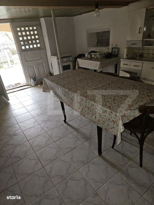Casa plan parter plus etaj, cu 3 camere, 158 mp si 6300 mp teren, zona