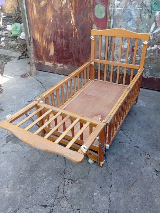 Детская кроватка