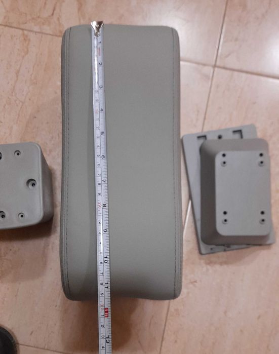 Подлакътник универсален нов Дайхатсу Териос само 15евро