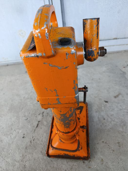 Домкрат путейский ДГП 10-200