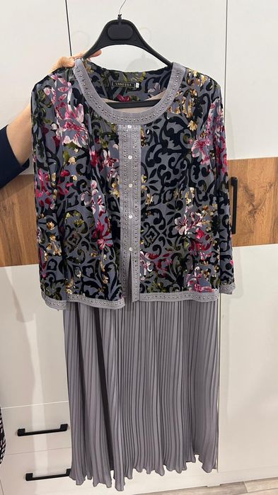 Продам б/у платья