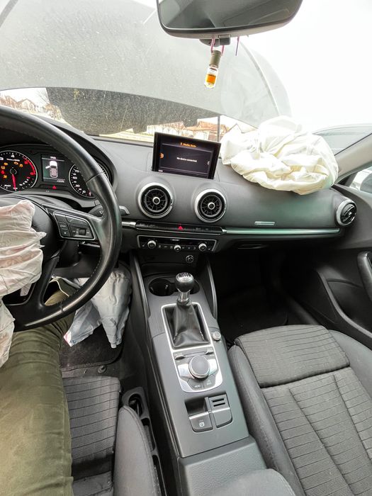 Vând Audi A3 Sportback 2018 avariat fata –bun pentru piese sau reparat