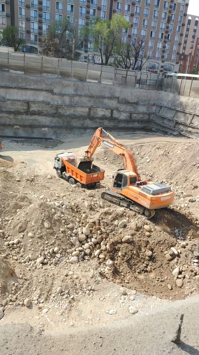 Камаз Доставка сыпучих грузов
Отцев
Щебен
Писок
Сникерс 
Пгс
Камень
Вы