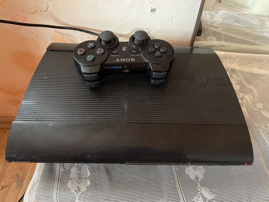 Vand ps 3 modat cu 4000 de jocuri sau schimb cu un nitendo