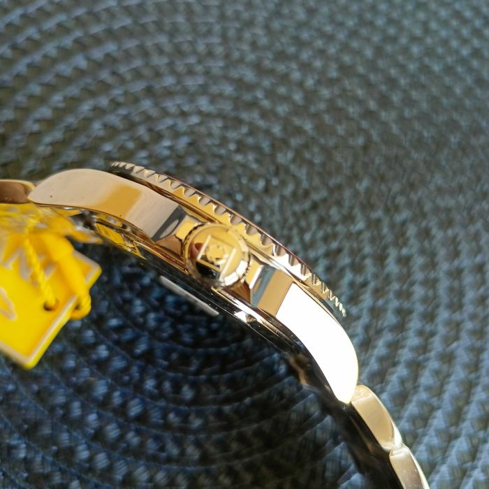 Invictа, 200м водоустойчивост, корона на винт, Seiko Caliber/Hattori/TMI PC32A кварц, 43мм