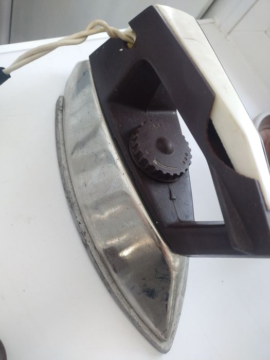 Продам утюг сделано в СССР 1988 г.