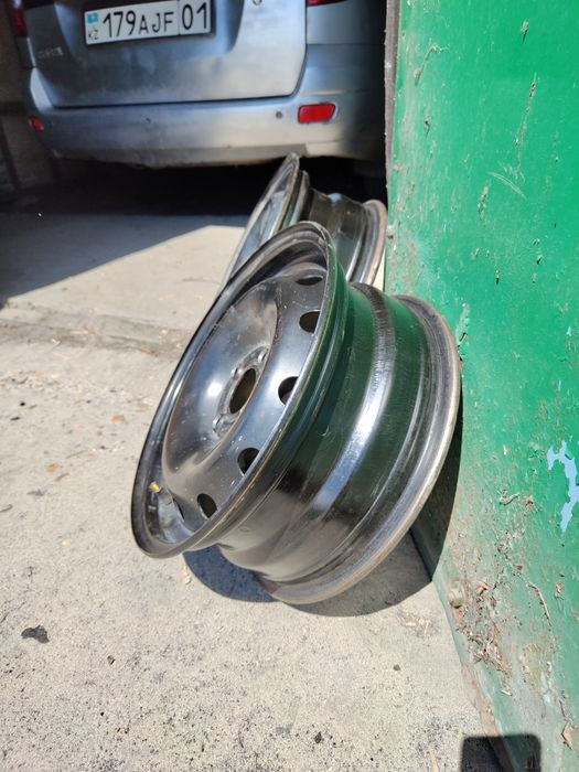 Диски 15 на Лада Веста