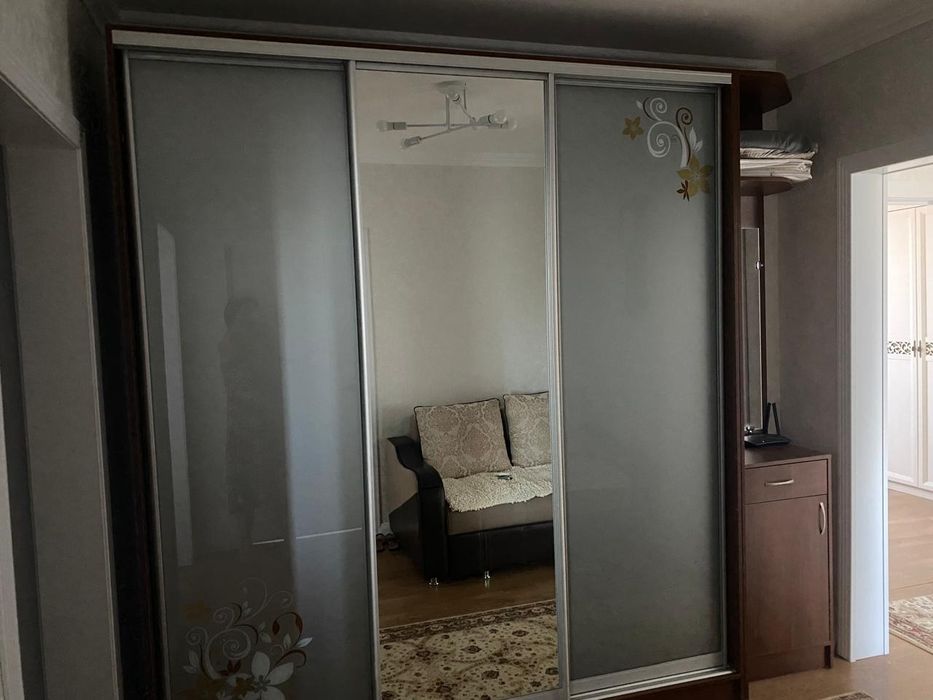 Гарнитур в хорошем состоянии.