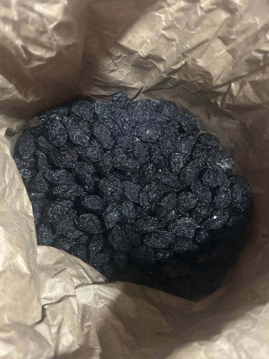 Продавам  сушени сини сливи с костилка.