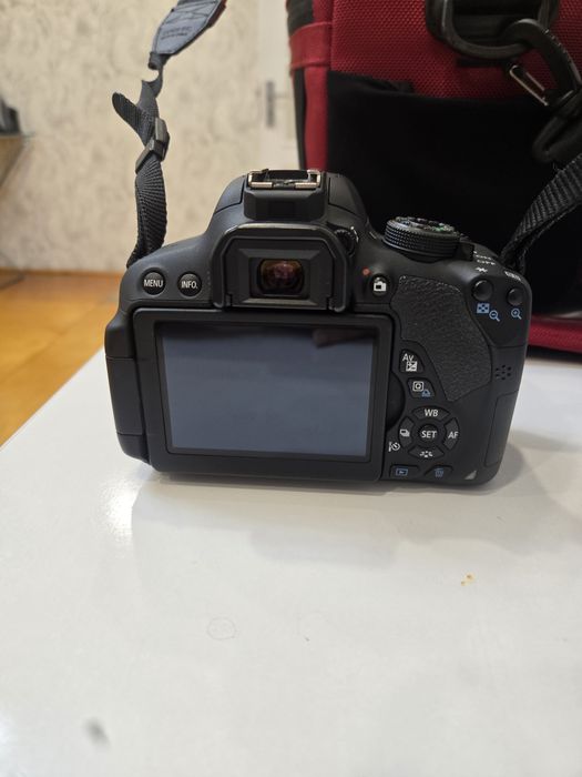 Canon  EOS 700D.
