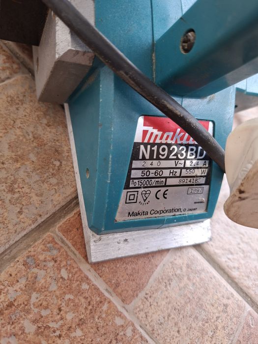Rindea electrica Makita